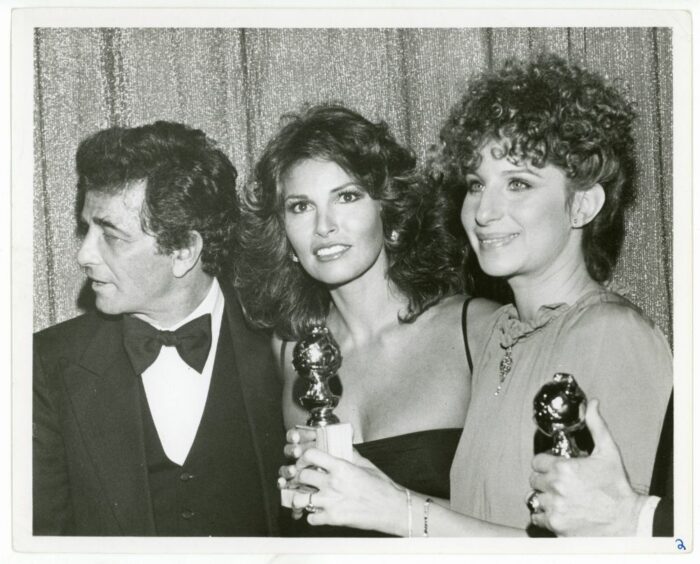 Photo - Peter FALK, Raquel WELCH, Barbara STREISAND - 20x25cm